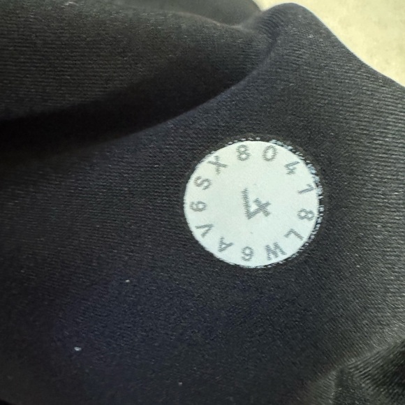 LULULEMON EUC ON THE FLY CROP 23” Size 4 - Picture 4 of 7